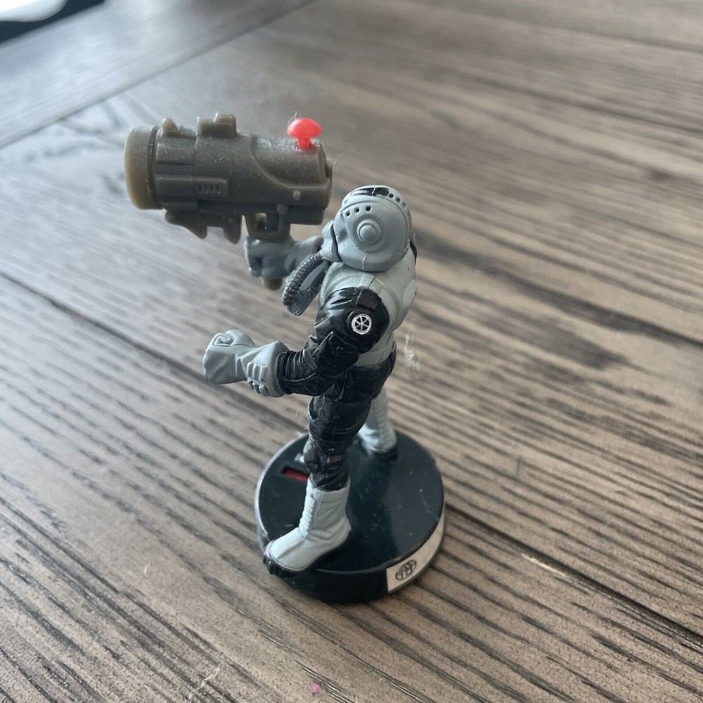 Star Wars 2005 LFL Hasbro Attacktix Battle Masters Game Pieces pilot trooper - Picture 3 of 11